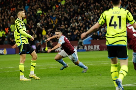John McGinn golünü kutluyor
