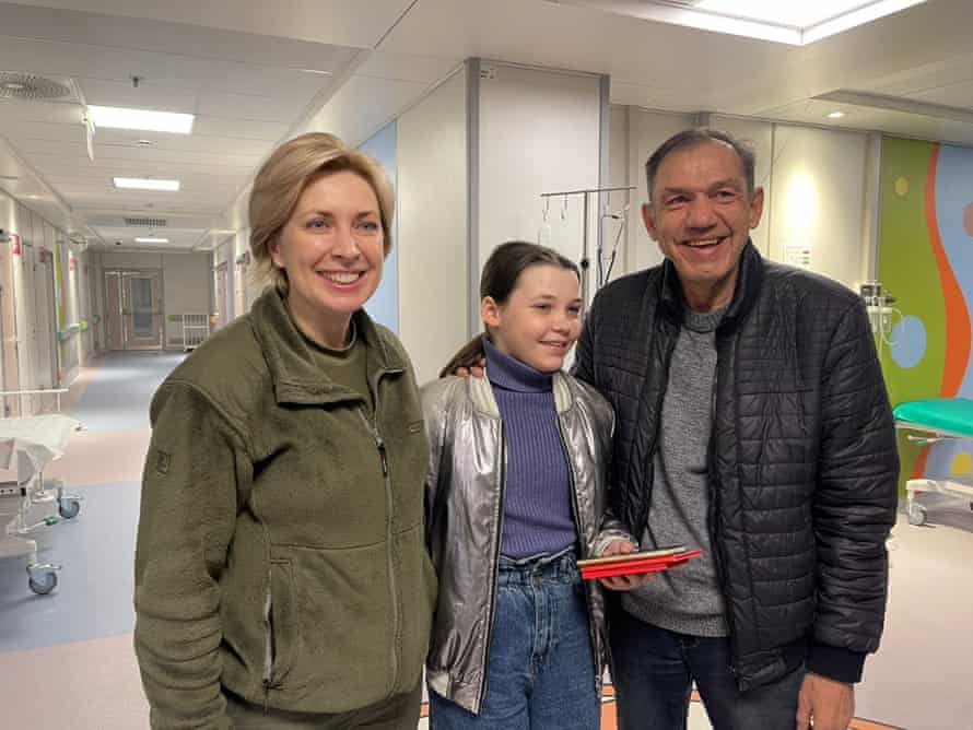 Orphaned girl taken by Russian soldiers reunited with grandfather | Ukraine 1 Kira Obedinsky’s hospital visitors included Ukraine’s deputy prime minister Iryna Vereshchuk