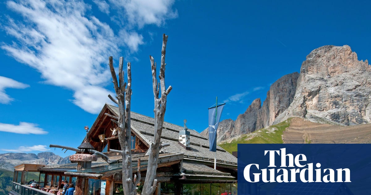 Tourists on pastry quest overrun scenic spot in Italian mountains