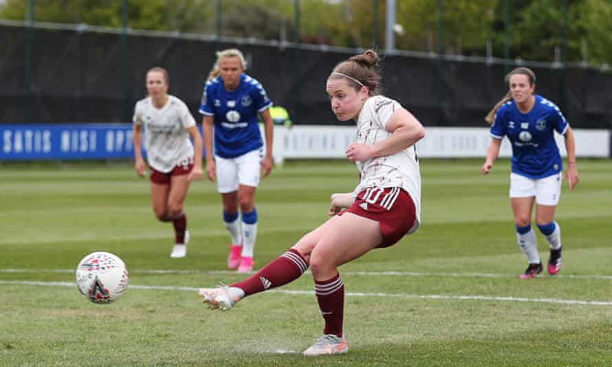 Kim Little scores Arsenal’s second goal from the penalty spot against Everton.
