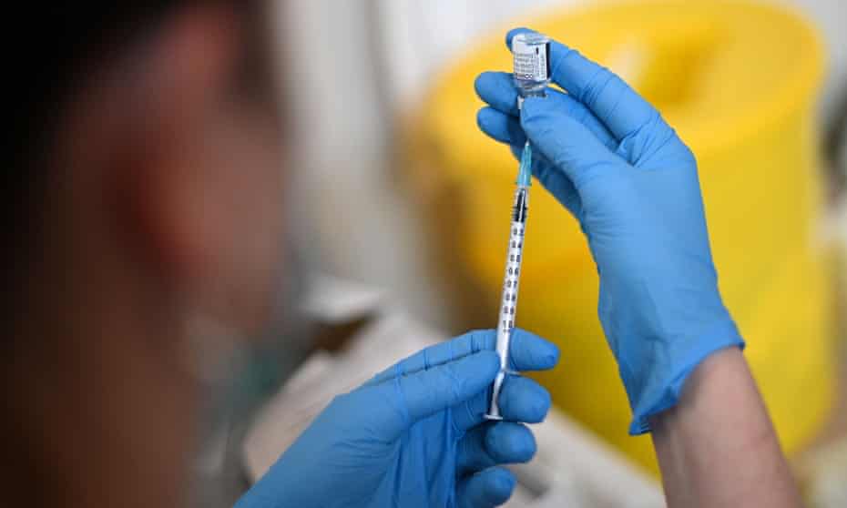 A clinician prepares a dose of a Pfizer Covid-19 vaccine 