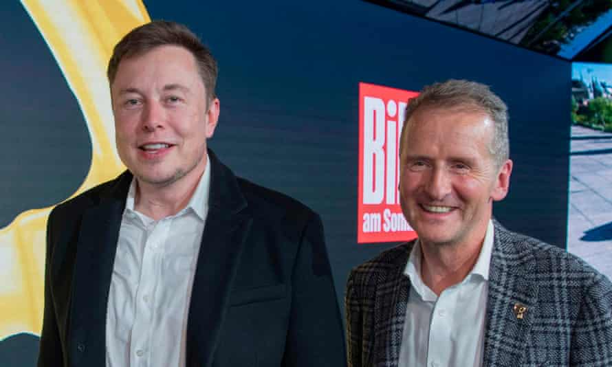 Ilon Musk with Herbert Diess at an awards ceremony in Berlin in November 2019.