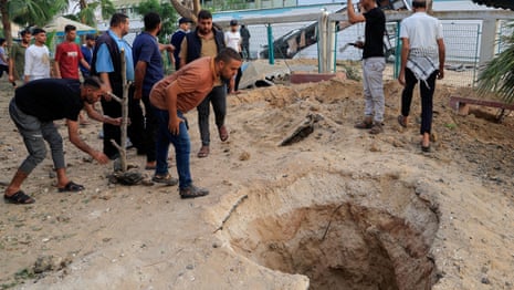 Israel hits Gaza hospitals in deadly new wave of strikes – video