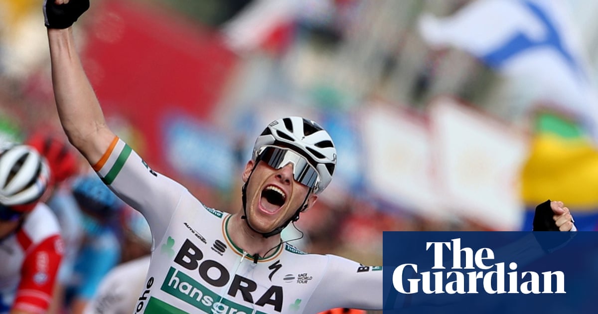 Vuelta a España: Sam Bennett surges to stage three sprint triumph