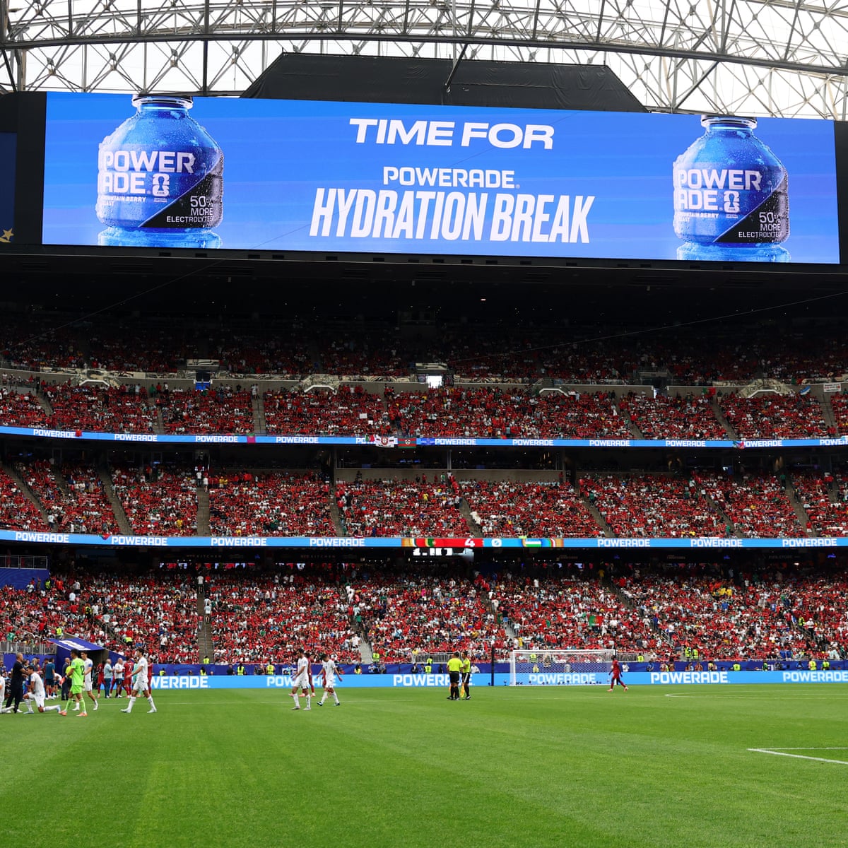 Η FIFA ενώνει τον κόσμο – με θυμό στα διαλείμματα ενυδάτωσης (AKA διαφημιστικά διαλείμματα)