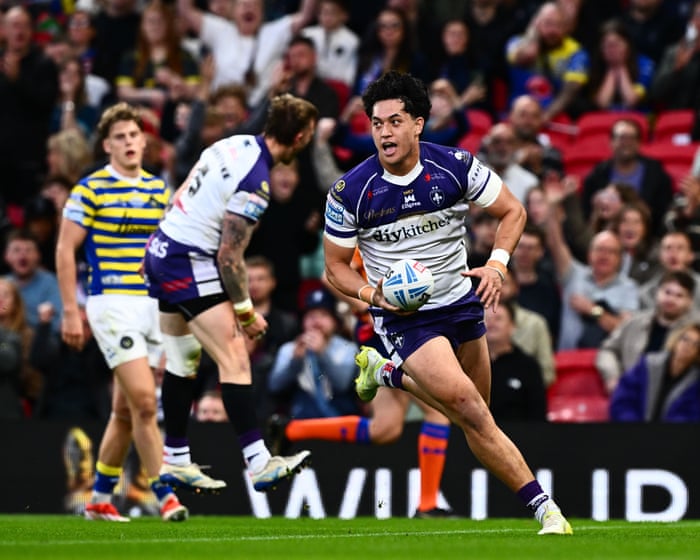 Super League Grand Final: Warrington Wolves v Wakefield Trinity – live