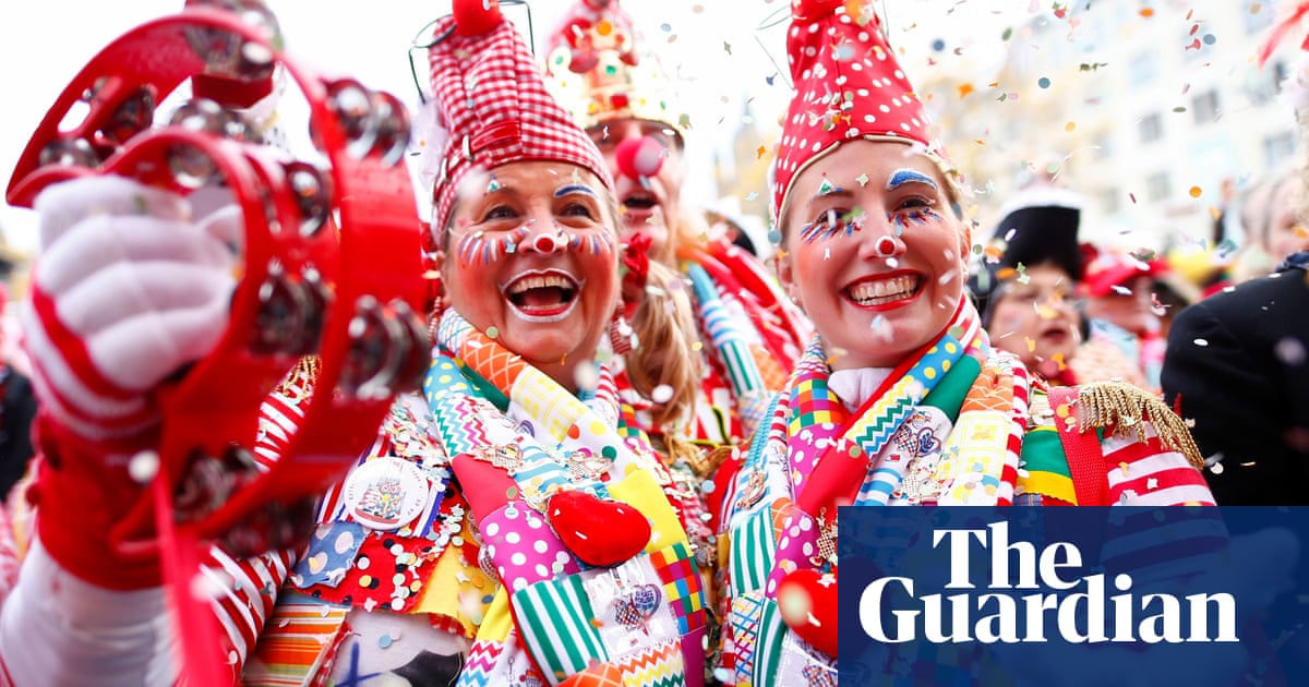 Armistice Day and Germany's fifth season: Monday's best photos