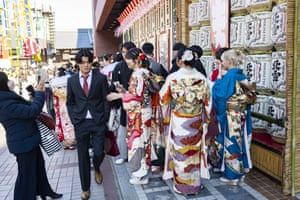 Tokyoites celebrate at Sensō-ji temple
