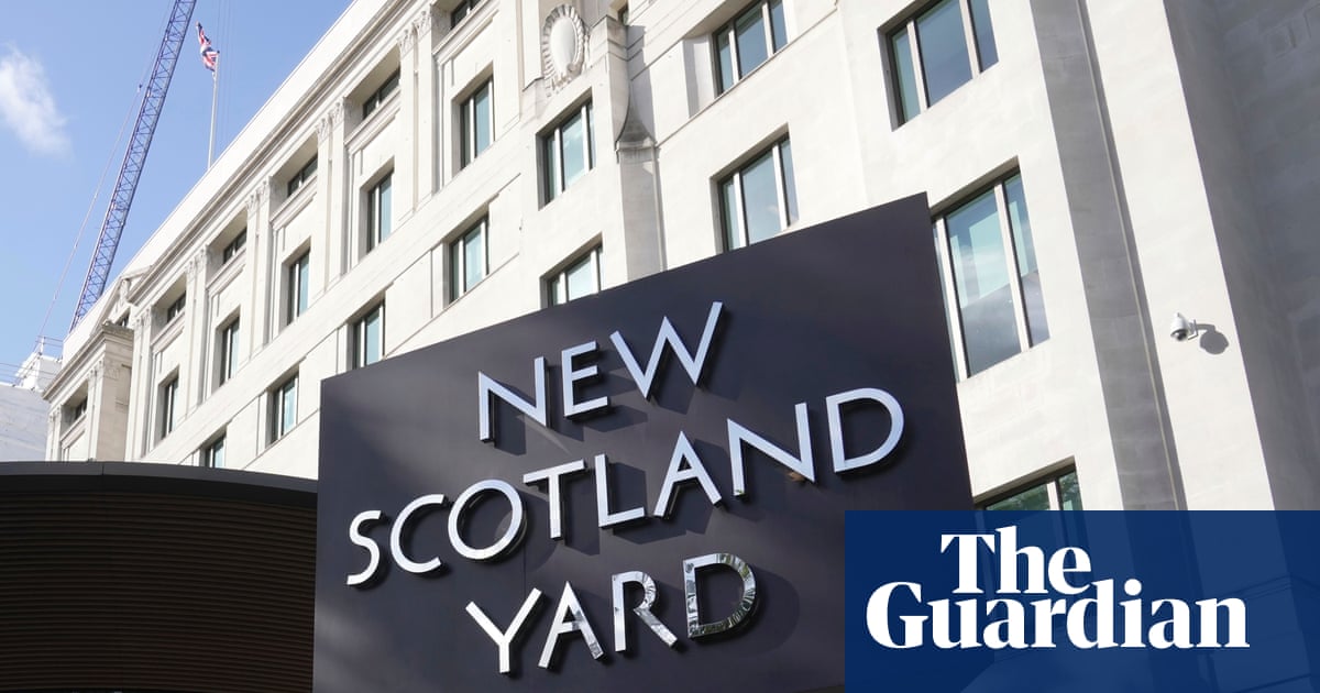 Three people arrested in Essex on suspicion of assisting Russian intelligence service
