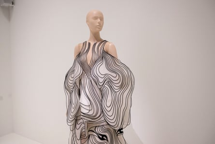 A water dress, a Dune-inspired gown and haute couture for Beyonc: the avant-garde world of Iris van Herpen in pictures | Australian lifestyle | The Guardian A water dress, a Dune-inspired gown and haute couture for Beyonc: the avant-garde world of Iris van Herpen in pictures | Australian lifestyle | The Guardian