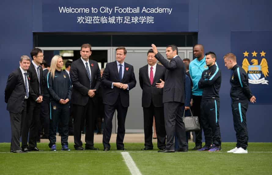 David Cameron with Chinese president Xi Jinping at Manchester City’s football academy