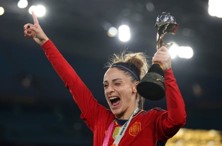Esther González holds up the World Cup trophy after winning the 2023 final with Spain.