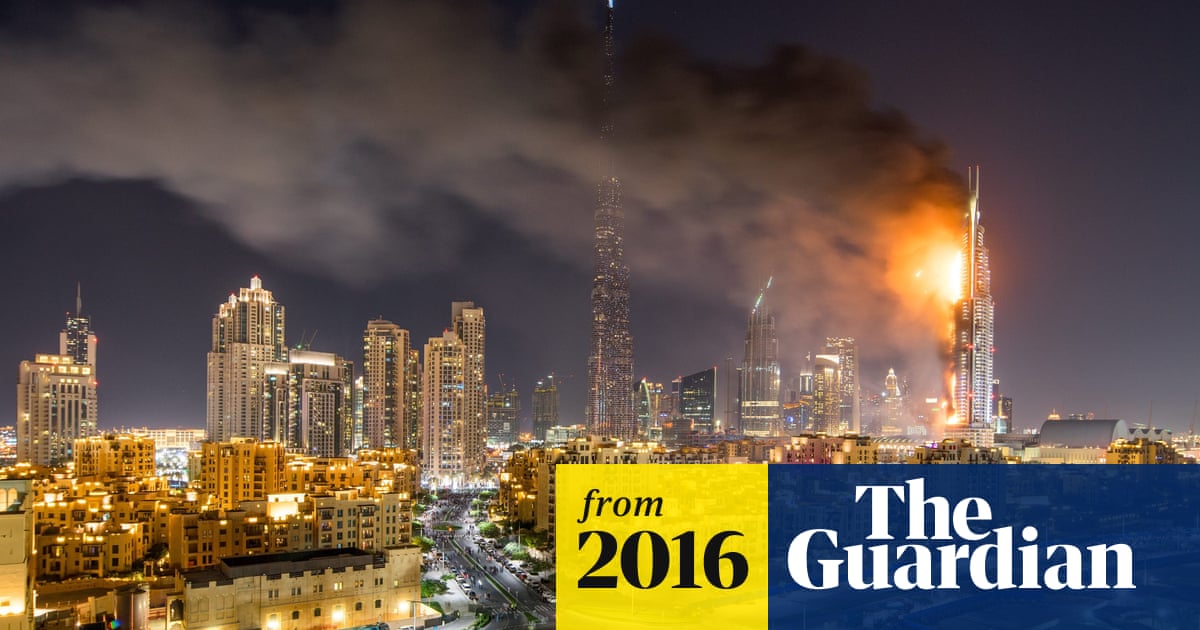 Massive Fire At Dubai Skyscraper Interrupts New Year S Eve