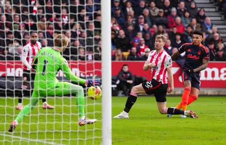 Igor Jesus scores for Forest!