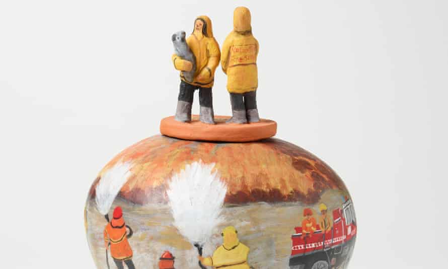Badu Gili: Wonder Women – highlighting First Nations matriarchs 6 Judith Inkamala ‘Ura Kngarra Mpintjama (A big fire is coming)‘ 2020 terracotta and underglazes.© Judith Inkamala Photo: AGNSW, Felicity Jenkins.