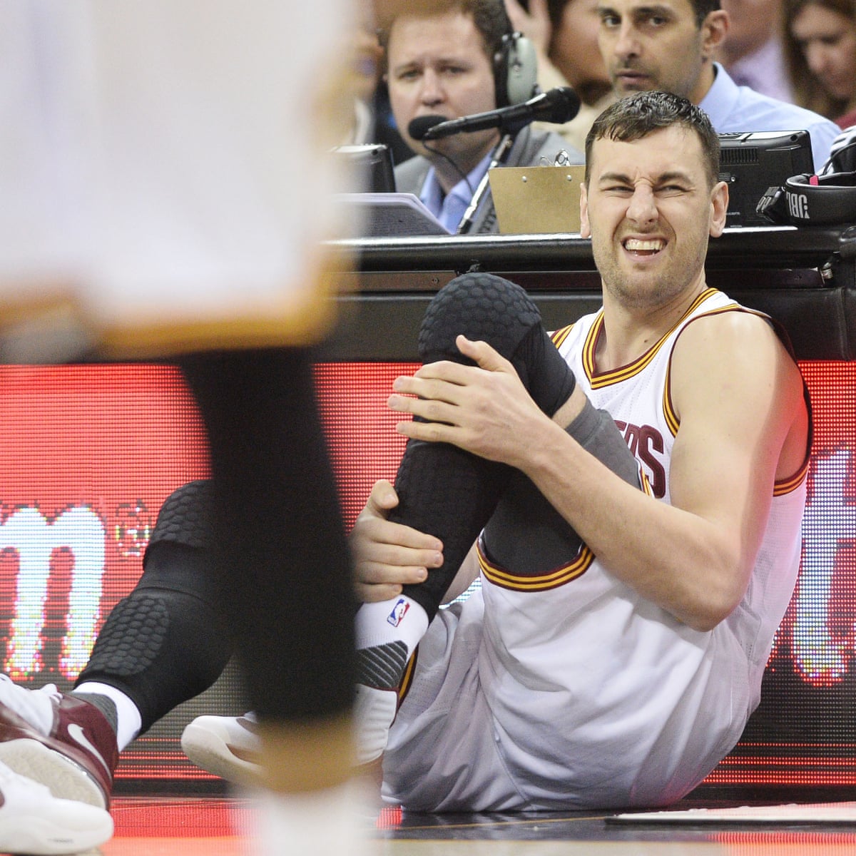 Andrew Bogut Breaks Leg 58 Seconds Into Cleveland Cavaliers Debut Nba The Guardian