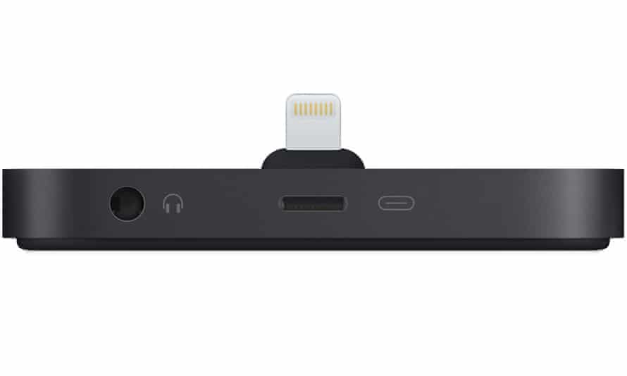 iphone 7 and charge it simultaneously