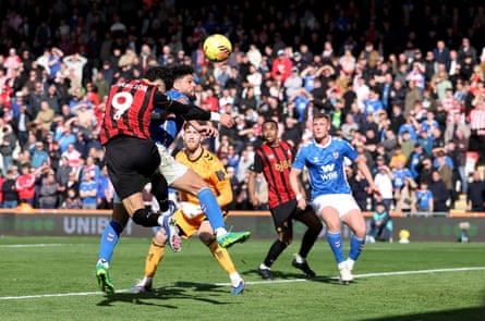 Evanilson shoulders the ball home