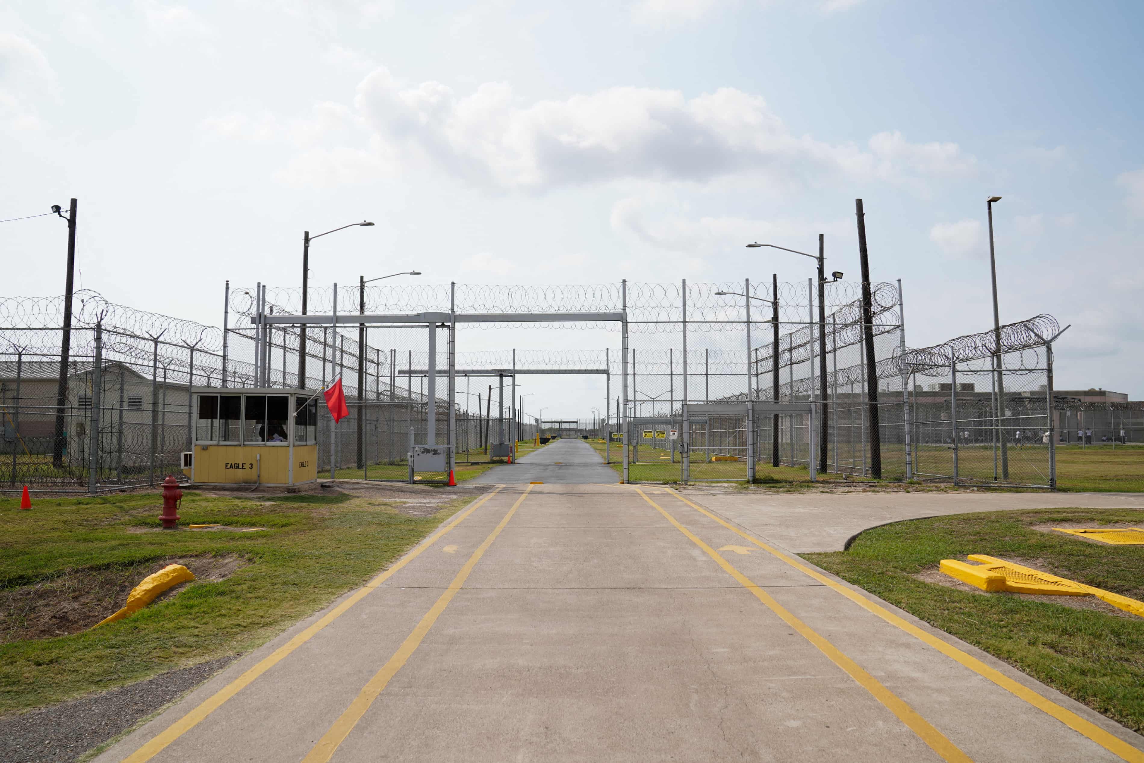 Biden lays groundwork to expand immigration jails as Trump readies for office (theguardian.com)