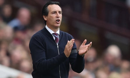 Unai Emery exhorts his Aston Villa team against Crystal Palace