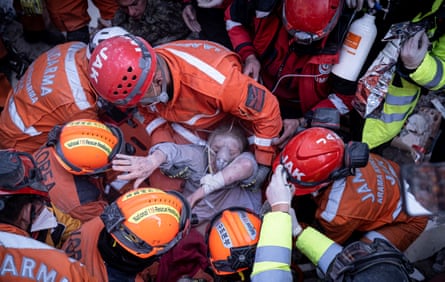 Rescuers from Turkey and Korea in Hatay on 11 February.