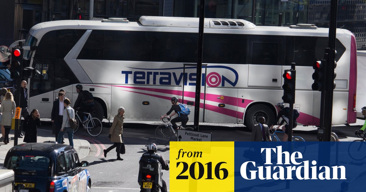 Stansted 'bus war' as Terravision sells coach tickets despite airport ban