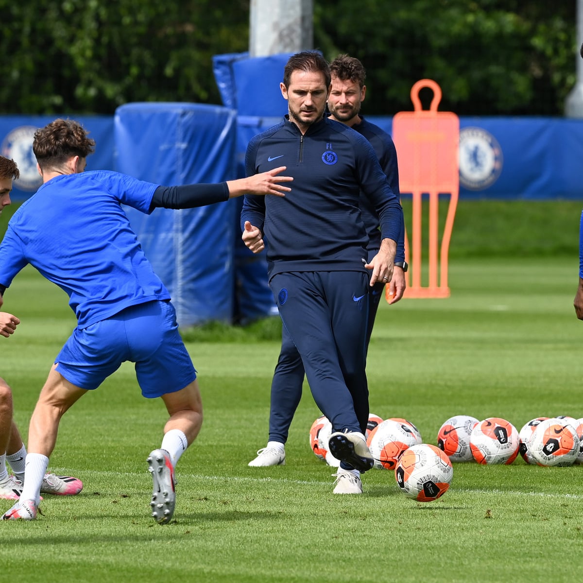 Frank Lampard calls on quiet Chelsea players to make some noise | Football  | The Guardian