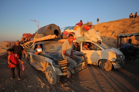 Palestinians flee with their belongings loaded on vehicles and carts as others walk along Rashid Street towards the south of Gaza, following intensified Israeli airstrikes and evacuation orders in the northern areas of the territory in Gaza City, Gaza on 17 September 2025.