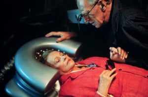 Jeanne Moreau and Max Von Sydow in Until the End of the World, 1991