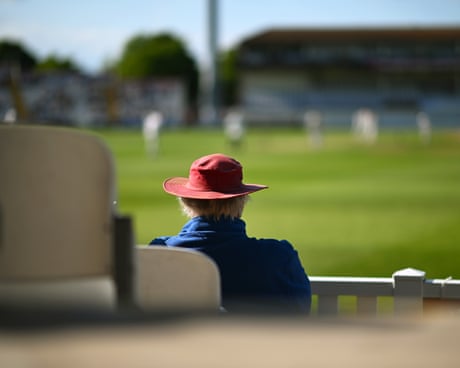 Lancashire v Derbyshire, Somerset v Sussex and more: county cricket – live
