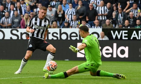 Newcastle segura empate com o Aston Villa e deixa lanterna do