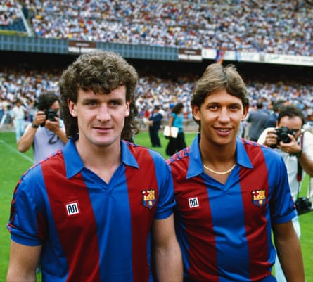 New Barcelona signings Mark Hughes (l) and Gary Lineker pictured at the Nou Camp stadium in 1986