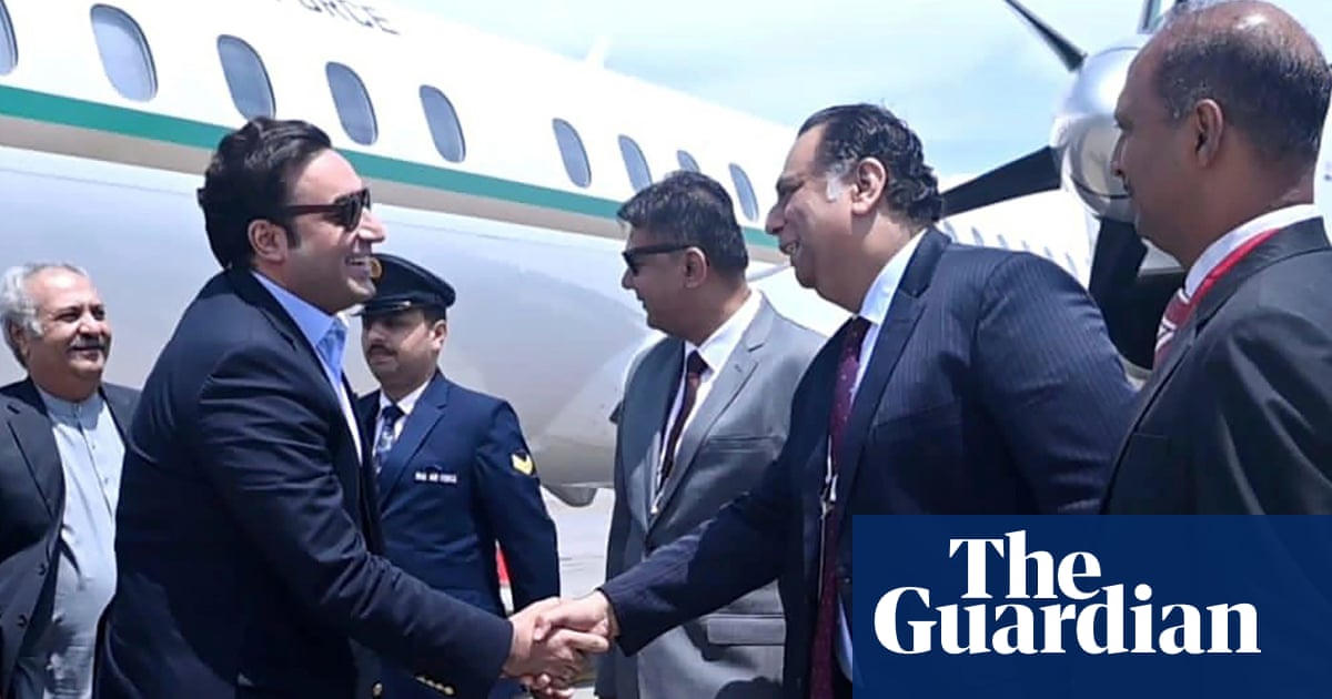pakistani-minister-flies-to-india-for-first-visit-by-a-senior-official-in-12-years