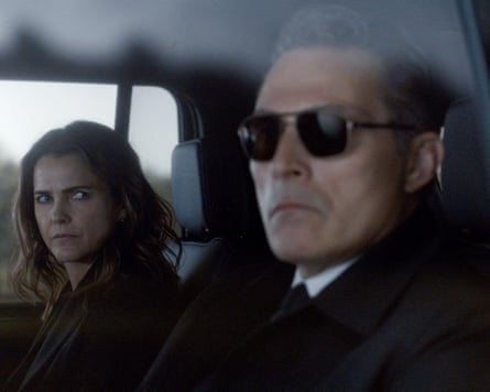 Keri Russell as Kate Wyler and Rufus Sewell as Hal Wyler in The Diplomat.