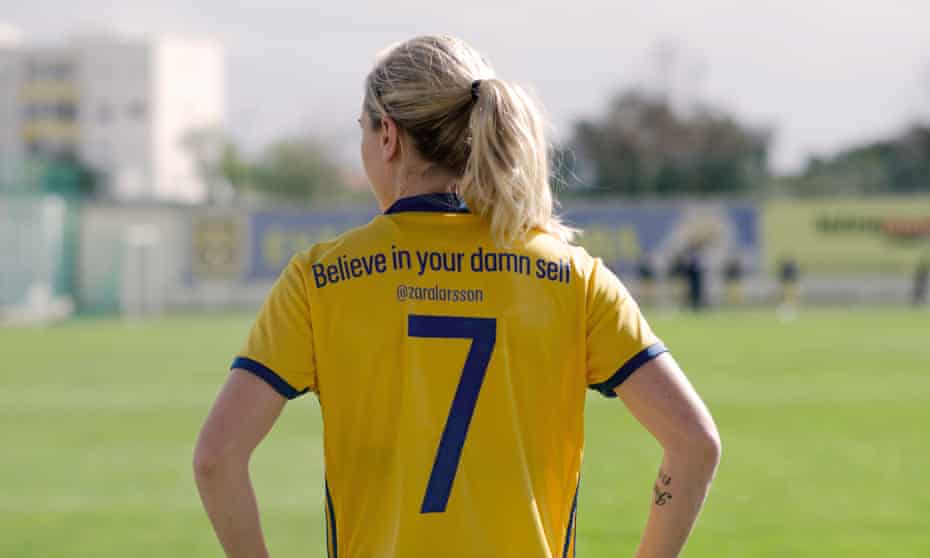 The new national team shirt, which carries messages from prominent Swedish women. The no7 is worn by Lisa Dahlkvist and says ‘Believe in your damn self’, a tweet by the artist Zara Larsson.