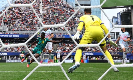 Ismaila Sarr scores for Senegal.
