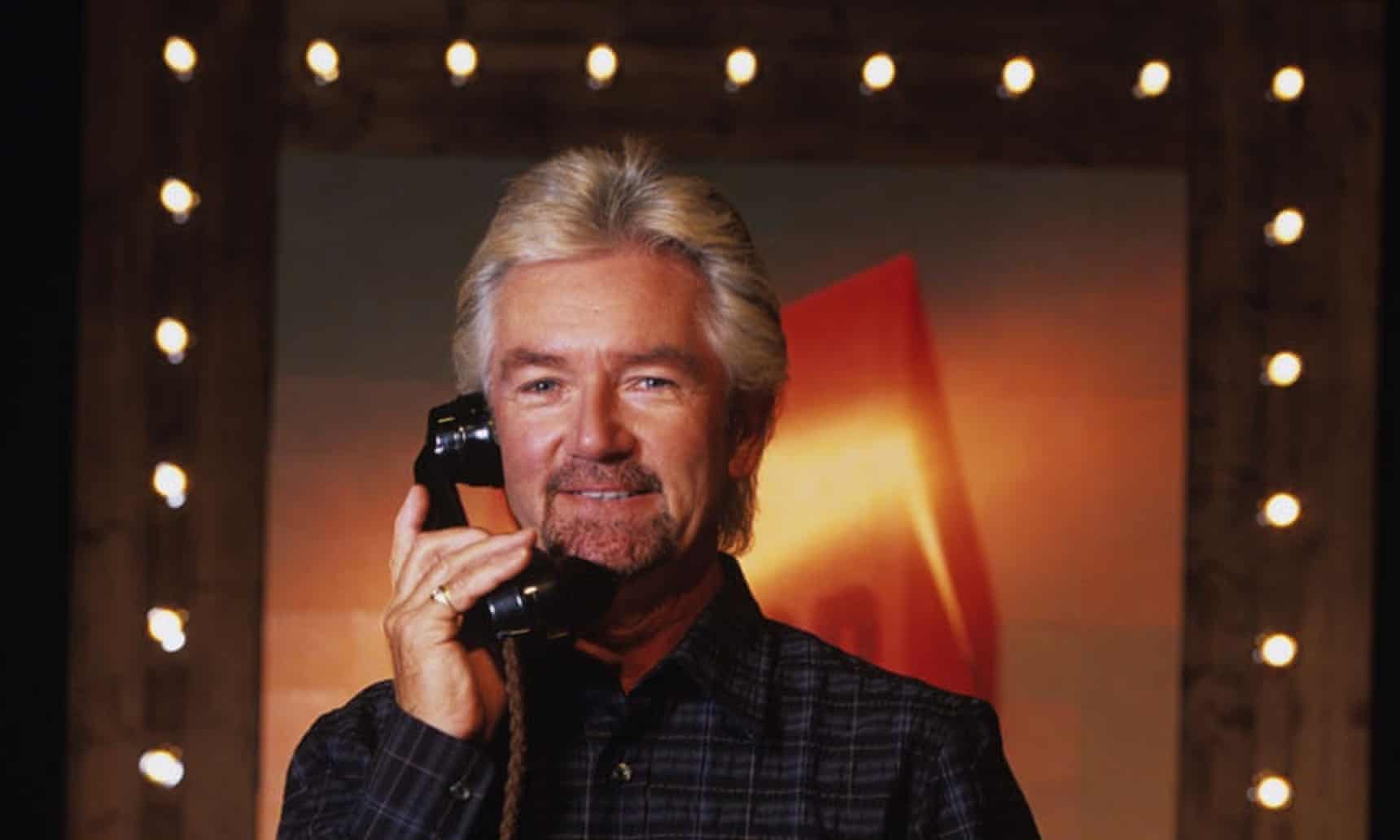 Noel Edmonds Phones a Cat