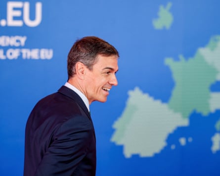 Pedro Sánchez in front of a map of