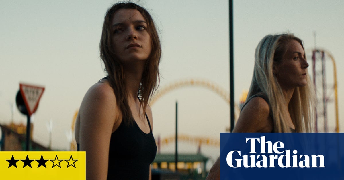 مراجعة Silver Haze – صورة مسكونة بالذاكرة لحياة مشوهة ومتضررة | أفلام مراجعة Silver Haze – صورة مسكونة بالذاكرة لحياة مشوهة ومتضررة | أفلام