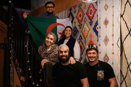 Cafe unit guidelines pinch an Algeria flag
