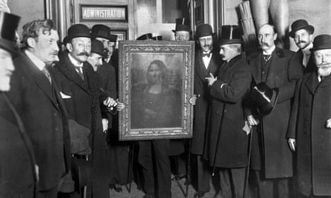 People gather around the Mona Lisa painting on 4 January 1914 in Paris, France, after it was found following its theft in 1911. 