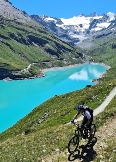 Cycling above Lac de Moiry