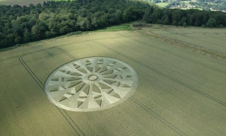 crop circle with symmetrical points in green field
