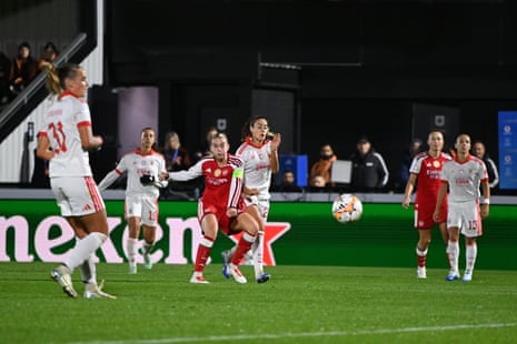 Alessia Russo scores for Arsenal!