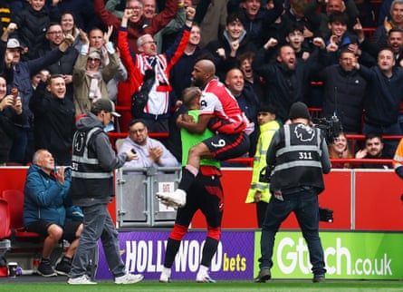 Brentford’s Igor Thiago celebrates scoring their second goal against Everton.