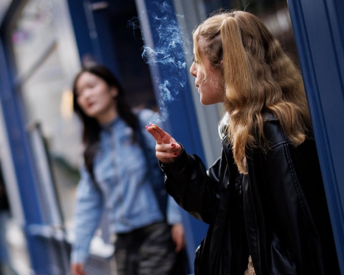 Over 1,200 health leaders call for swift passage of UK tobacco and vapes bill