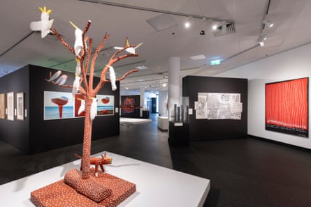 Ku’, Theewith & Kalampang: The White Cockatoo, Galah and the Wandering Dog (2023), by Keith Wikmunea.