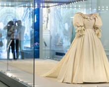 Queen Charlotte's last surviving dress goes on display in Bath | Heritage | The Guardian Queen Charlotte's last surviving dress goes on display in Bath | Heritage | The Guardian