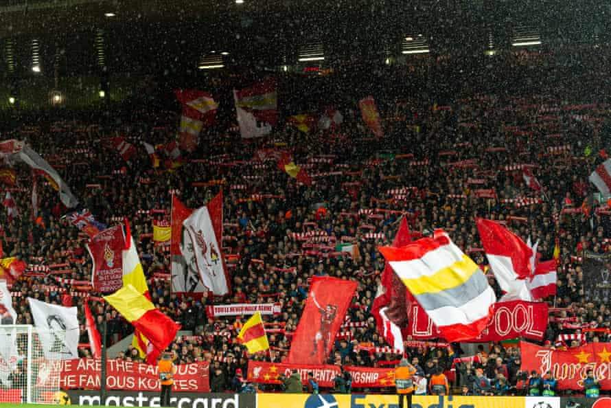 Le Kop regarde pendant Liverpool et l'Atlético Madrid le 11 mars 2020