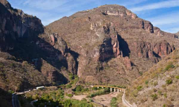 linia de cale ferată (El Chepe) de la Los Mochis la Chihuahua, ultimul tren de pasageri din Mexic
